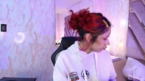 red_pandaa online show from January 10, 3:19 am