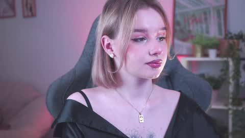 QUEEN OF EVIL online show from December 4, 5:55 pm