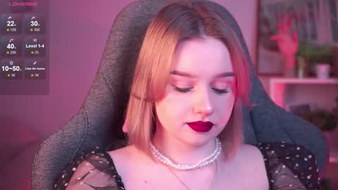 QUEEN OF EVIL online show from December 6, 6:28 pm