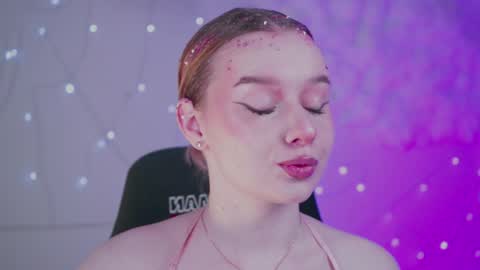 QUEEN OF EVIL online show from December 7, 6:04 pm