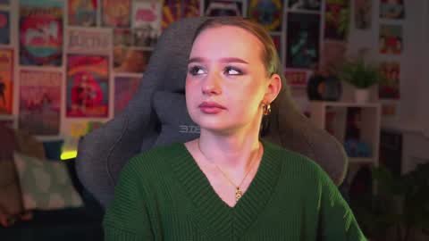 QUEEN OF EVIL online show from December 12, 5:48 pm
