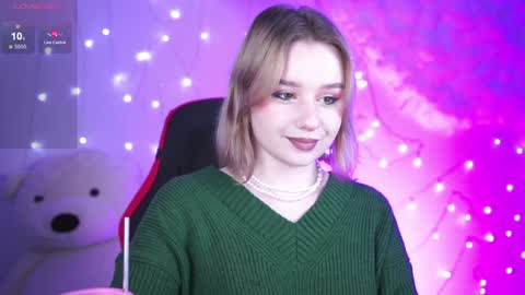 QUEEN OF EVIL online show from December 14, 9:35 pm