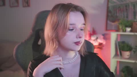 QUEEN OF EVIL online show from December 16, 5:54 pm