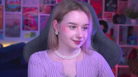 QUEEN OF EVIL online show from December 18, 5:52 pm