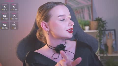 QUEEN OF EVIL online show from December 20, 1:36 am