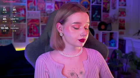 QUEEN OF EVIL online show from December 20, 10:11 pm