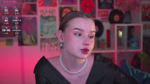 QUEEN OF EVIL online show from December 21, 11:34 pm