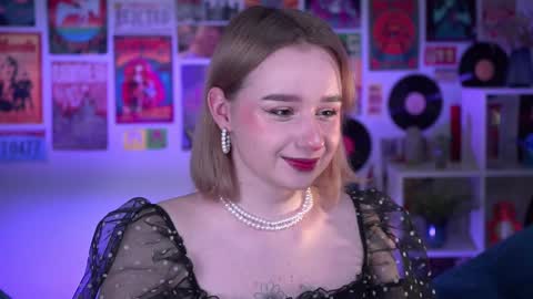 QUEEN OF EVIL online show from December 23, 5:32 pm