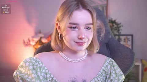 QUEEN OF EVIL online show from December 26, 8:42 pm