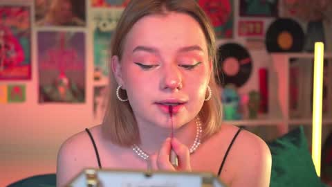 QUEEN OF EVIL online show from December 27, 7:46 pm