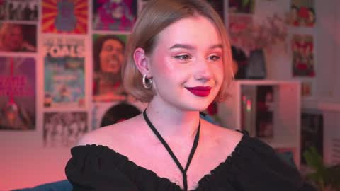 QUEEN OF EVIL online show from January 5, 6:56 pm