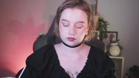 QUEEN OF EVIL online show from January 9, 6:15 pm