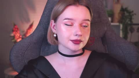 QUEEN OF EVIL online show from January 15, 8:37 pm