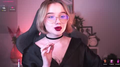 QUEEN OF EVIL online show from January 17, 7:05 pm