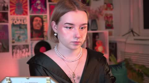 QUEEN OF EVIL online show from January 19, 7:04 pm