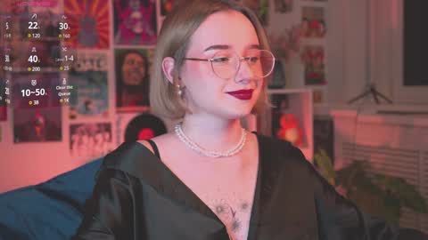QUEEN OF EVIL online show from January 19, 10:17 pm