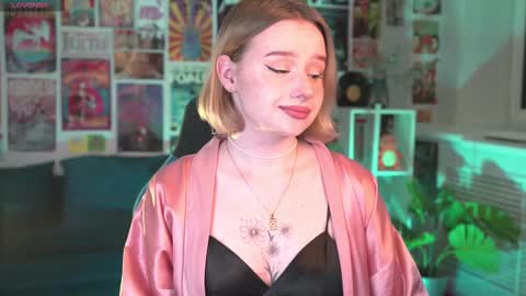 QUEEN OF EVIL online show from February 27, 2:32 am
