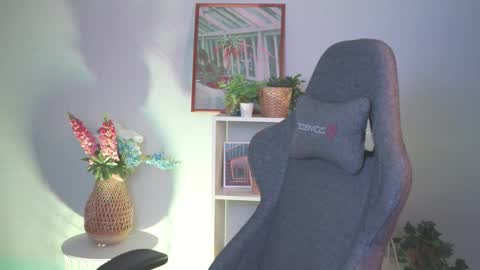 QUEEN OF EVIL online show from March 9, 1:56 am