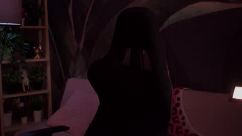 QUEEN OF EVIL online show from September 21, 2:13 am