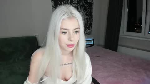 Erika online show from November 4, 3:33 pm