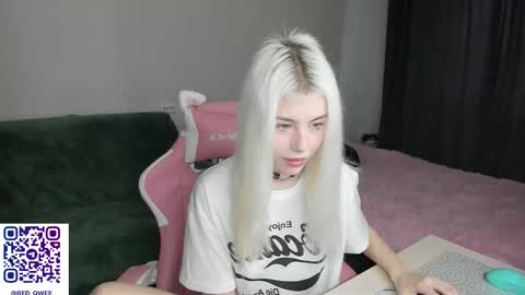 Erika online show from November 29, 8:28 am