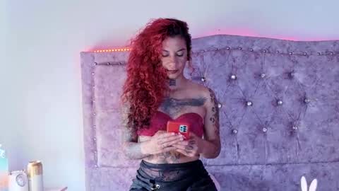 Snapshot of red_savage_ chatting on December 22, 5:21 pm Instagram Valerie yourdream online show from December 22, 5:21 pm