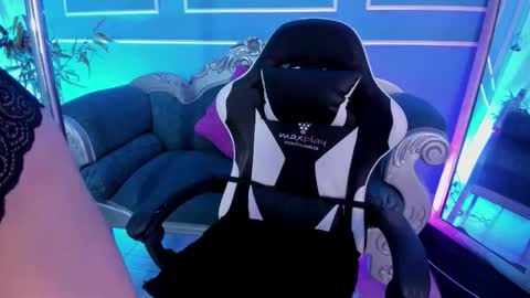     online show from February 6, 11:24 am