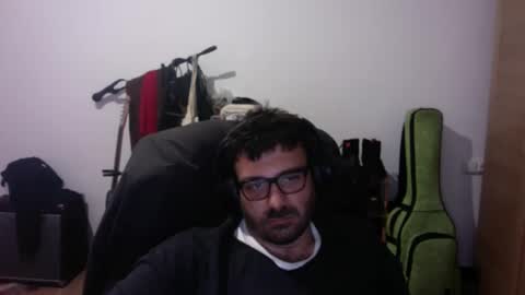 Snapshot of redbonezzzz chatting on April 15, 1:12 am redbonezzzz online show from April 15, 1:12 am