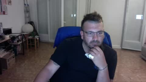Snapshot of redbonezzzz chatting on May 6, 10:04 pm redbonezzzz online show from May 6, 10:04 pm