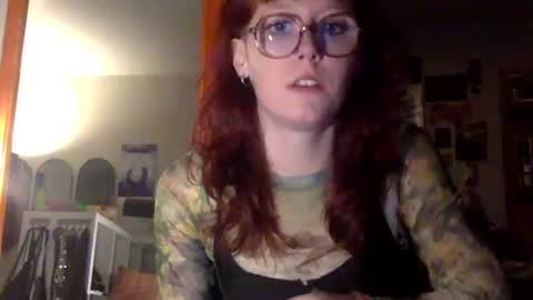 redcassie666 online show from February 14, 11:34 pm