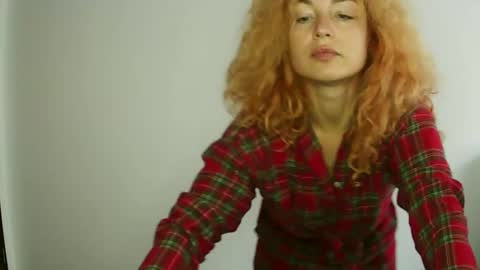 reddgirll online show from January 18, 9:24 am