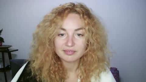 reddgirll online show from January 18, 9:55 pm