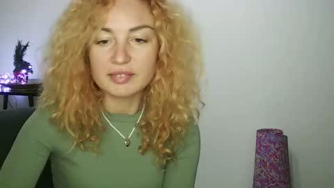 reddgirll online show from January 19, 4:57 pm