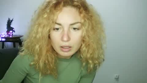 reddgirll online show from January 19, 8:19 pm