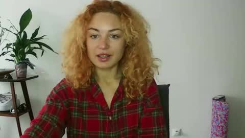 reddgirll online show from January 24, 10:43 am