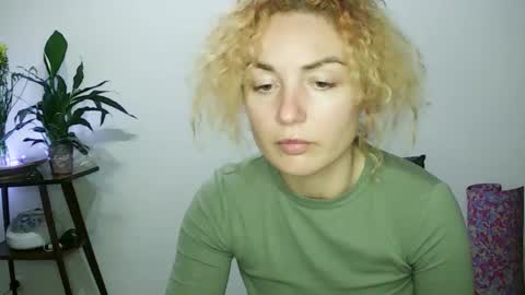 reddgirll online show from January 25, 7:39 pm