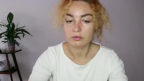 reddgirll online show from January 26, 3:25 pm