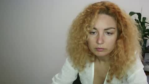 reddgirll online show from February 3, 5:24 pm