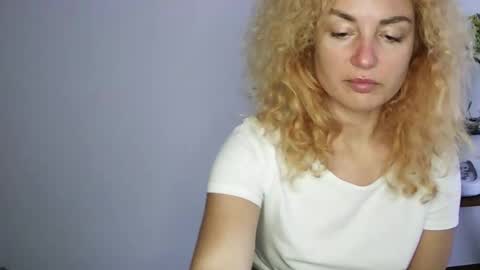 reddgirll online show from February 7, 5:18 pm