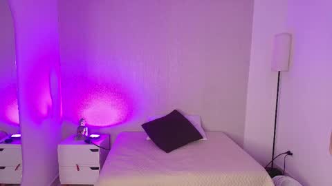 reddoll_eup69 online show from October 3, 7:33 pm