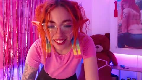 Snapshot of redgirrl_77 chatting on May 8, 11:59 am Mere online show from May 8, 11:59 am