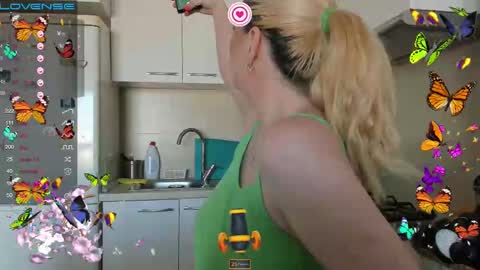 Snapshot of redhairgirl23 chatting on March 6, 9:36 am Sweet Squirrel online show from March 6, 9:36 am