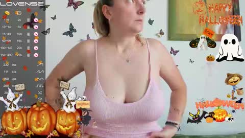 Snapshot of redhairgirl23 chatting on October 10, 1:32 pm Sweet Squirrel online show from October 10, 1:32 pm