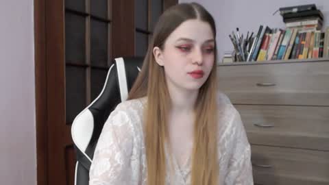 Lily online show from December 14, 2:45 am