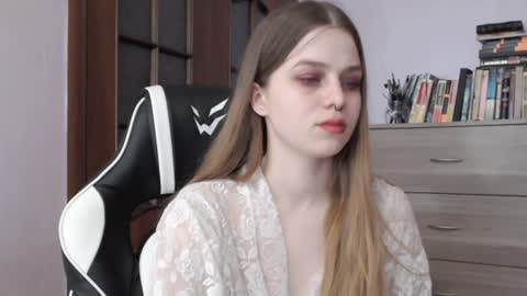 Lily online show from December 27, 6:14 am