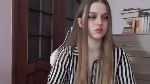 Lily online show from November 13, 2:21 am