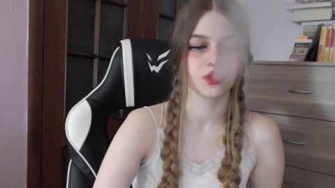 Lily online show from November 19, 2:11 am