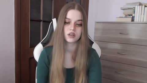 Lily online show from March 13, 3:02 am