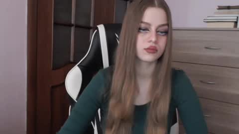 Lily online show from April 15, 2:18 am