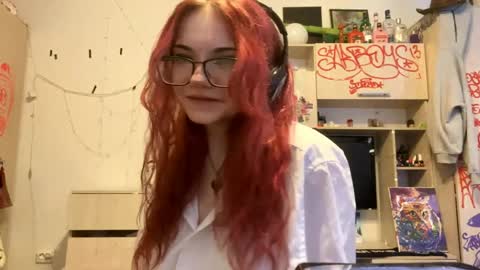 Snapshot of redheadcatxd chatting on April 9, 1:49 pm Eva online show from April 9, 1:49 pm